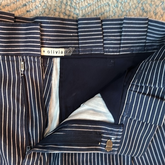 Alice and Olivia navy and white stripe short - Picture 4 of 5